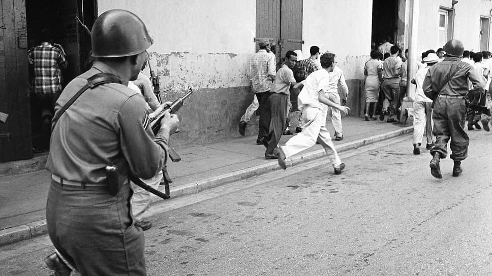 «Серьезная проблема сейчас состоит в том, что мы не знаем, что делать, поскольку мы не знаем, какова реальная ситуация» (на фото — разгон протестующих, Санто-Доминго, 30 ноября 1961 года)