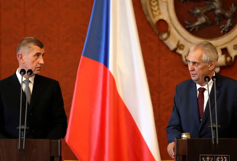 Президент Милош Земан (слева) и премьер-министр Андрей Бабиш 
