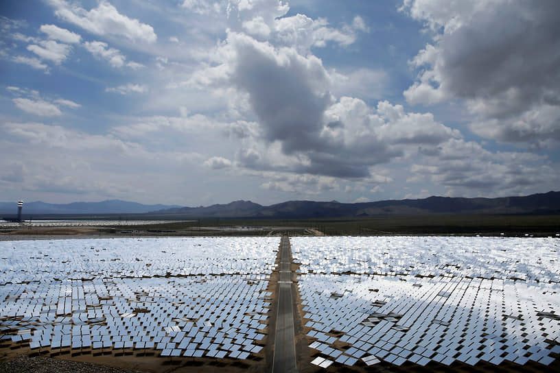 Поле с солнечными батареями в штате Невада