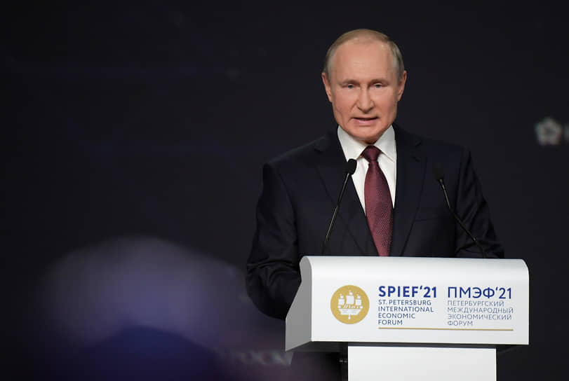 Президент России Владимир Путин на ПМЭФ