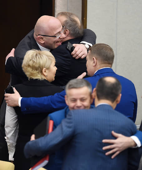 Депутаты Госдумы во время пленарного заседания