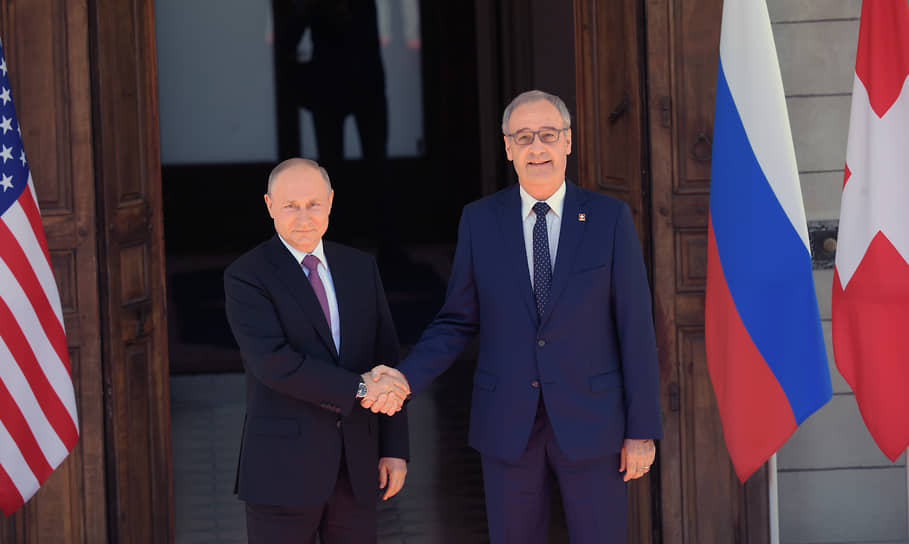 Президент России Владимир Путин и президент Швейцарии Ги Пармелен на вилле Ла-Гранж