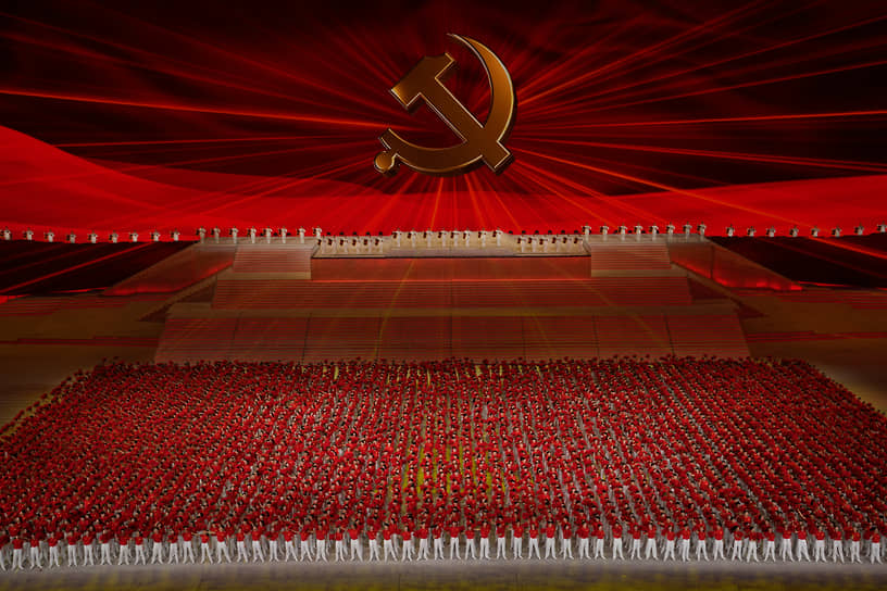 Пекин, Китай. Гала-шоу в преддверии 100-летия основания Коммунистической партии страны