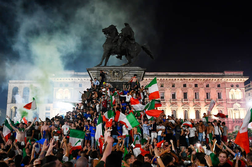 Итальянские болельщики празднуют победу сборной на Евро-2020