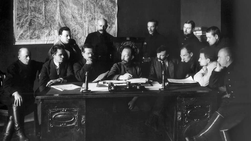 «Он постоянно ломал и перестраивал ЧК» (на фото — заседание коллегии ГПУ. Москва, 1923 год). Фото РГАСПИ