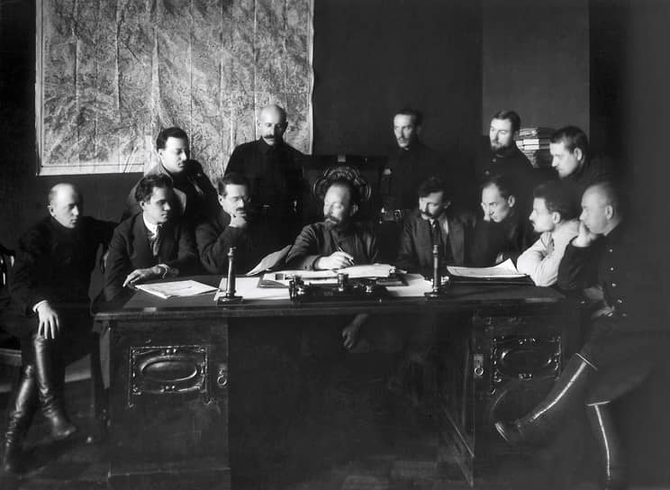 «Он постоянно ломал и перестраивал ЧК» (на фото — заседание коллегии ГПУ. Москва, 1923 год)