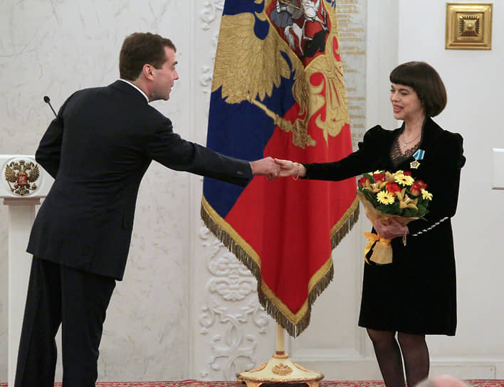В 2010 году на тот момент президент России Дмитрий Медведев наградил Мирей Матье орденом Дружбы за вклад в укрепление отношений, сотрудничества и развития культурных связей между Россией и Францией