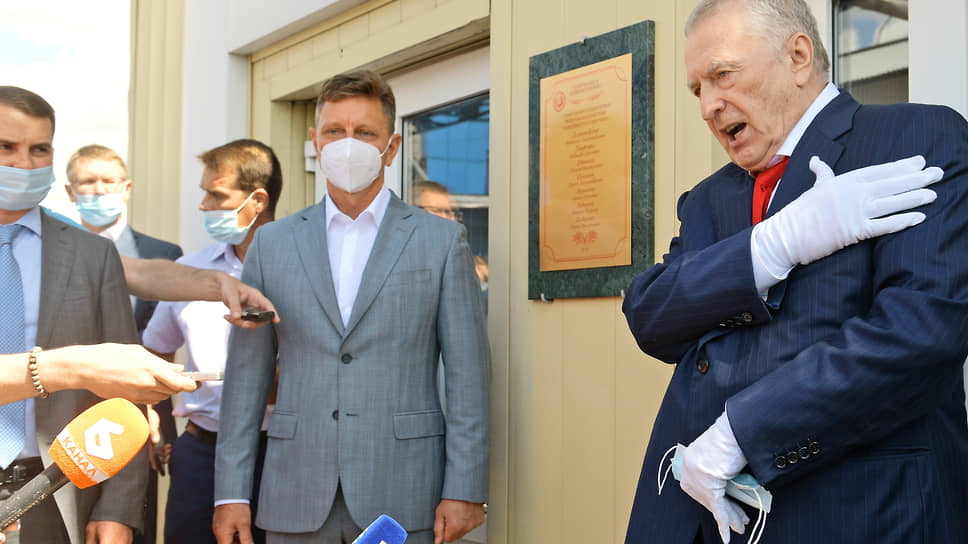 Лидер ЛДПР Владимир Жириновский ответил на вопросы журналистов о будущем губернатора Владимира
