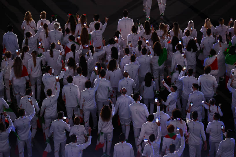 Италия на параде атлетов на церемонии открытия Игр в Токио