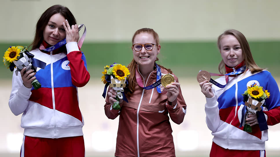 Нина Кристен (золотая медаль), Юлия Зыкова (серебро) и Юлия Каримова (бронза)
