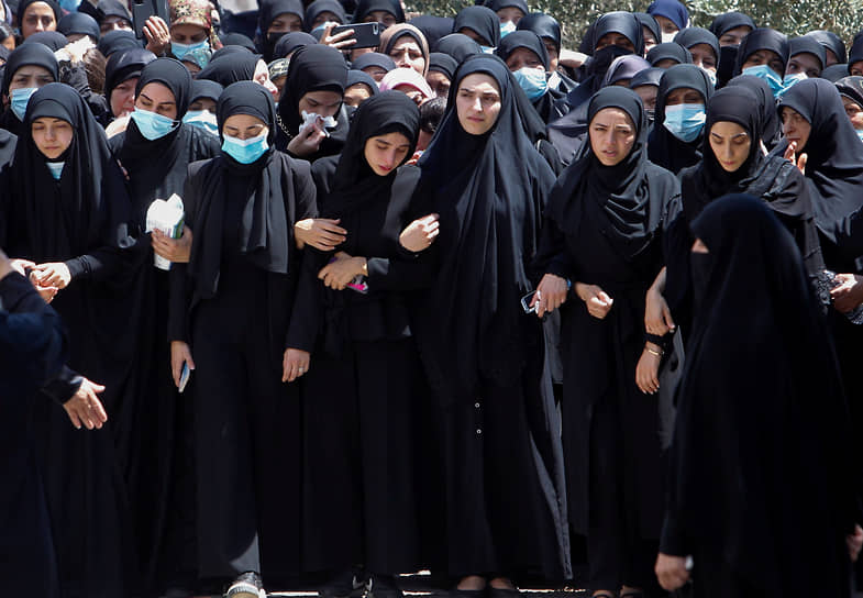 Кунин, Ливан. Женщины на похоронах 