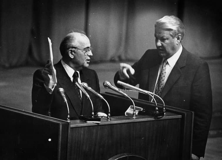 Первый президент СССР Михаил Горбачев и президент РСФСР Борис Ельцин в Белом доме в 1991 году