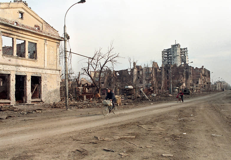 Разрушенный после войны Грозный, 1995 год