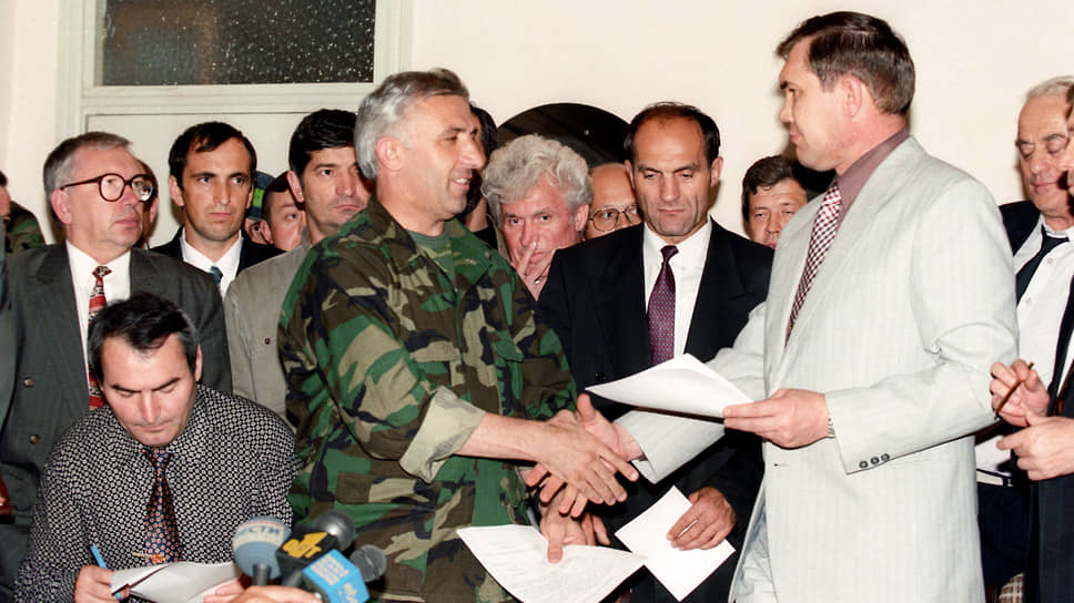 Как, победив в первой чеченской войне, лидеры сепаратистов стали непримиримыми врагами