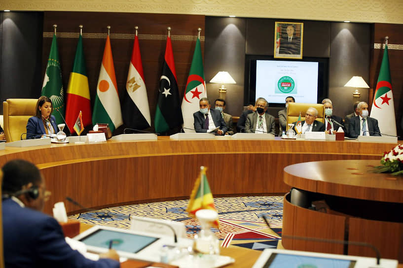 Участники встречи стран-соседей Ливии
