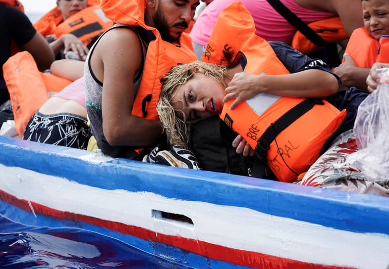 Лампедуза, Италия. Мигранты на лодке 