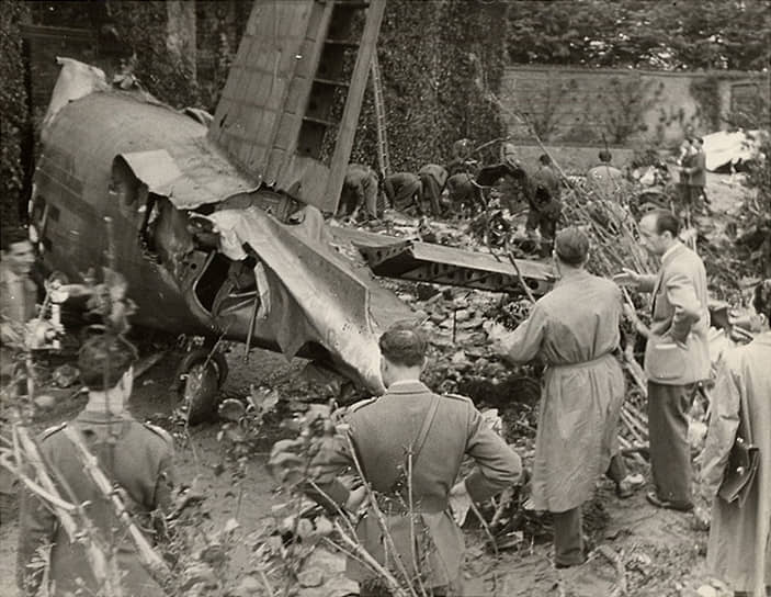 В мае 1949 года самолет Fiat G.212 авиакомпании ALI, следовавший из Лиссабона в Турин, при заходе на посадку потерпел катастрофу. На борту находился 31 человек, включая основной состав итальянского футбольного клуба «Торино». Выживших в авиакатастрофе не было