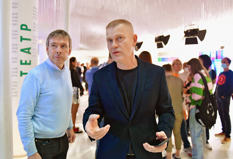 Директор парка «Зарядье» Иван Демидов (справа) на церемонии открытия выставки номинантов II Московской арт-премии