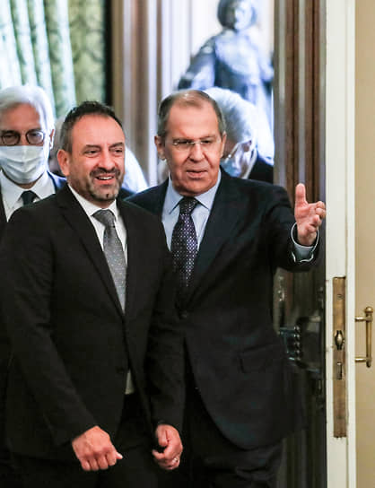 Министр иностранных дел Сан-Марино Лука Беккари (слева) и министр иностранных дел России Сергей Лавров