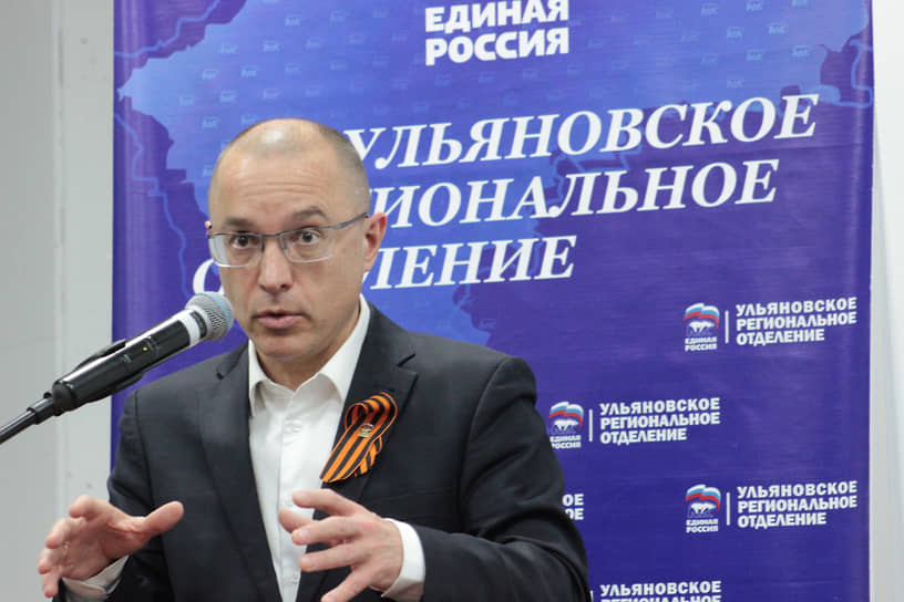 Секретарь регионального отделения ЕР, первый зампред заксобрания области Василий Гвоздев 
