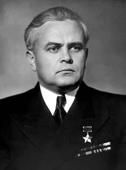 «Министр морского флота т. Ширшов (на фото) и его заместитель по кадрам т. Коротеев не выполнили постановления ГОКО от 3 сентября 1944 г.»