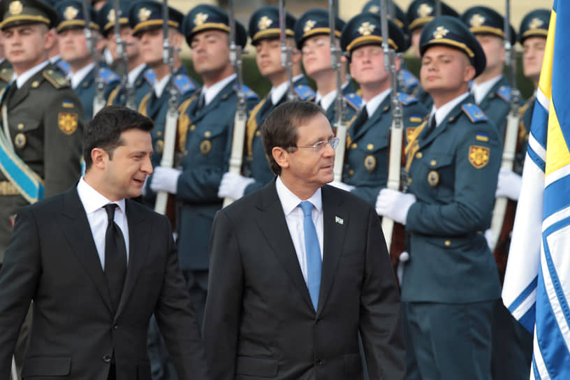 Президент Израиля Ицхак Герцог (справа) и президент Украины Владимир Зеленский