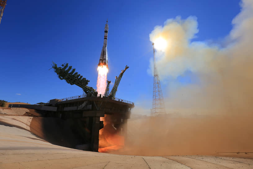 Помимо российской стороны, полет транслировался NASA 
&lt;br>На фото: старт ракеты-носителя с пилотируемым кораблем «Союз МС-19»
