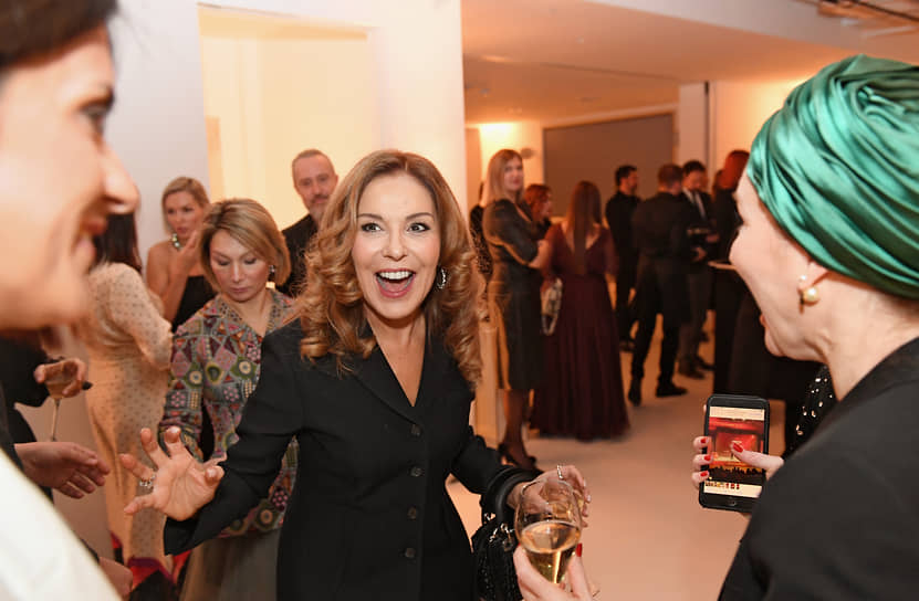 Телеведущая Сати Спивакова во время церемонии открытия выставки Lady Dior as seen by