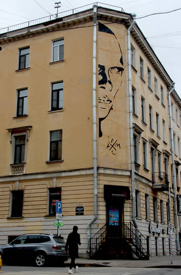 Граффити с портретом Даниила Хармса в Санкт-Петербурге (улица Маяковского, 11)