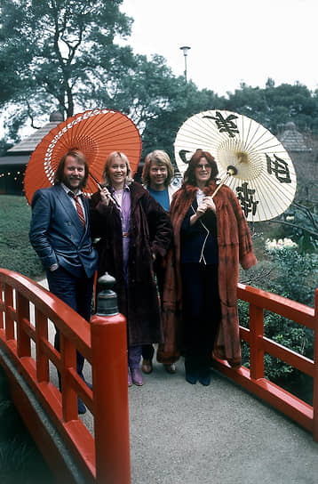 В марте 1980 года ABBA отправилась на гастроли в Японию. Группа дала в этой стране 11 концертов, включая шесть выступлений на токийской арене Budokan. Каждое выступление собирало полные залы. Этот тур оказался последним в карьере квартета. Восьмой студийный альбом группы под названием «The Visitors» вышел в ноябре 1981 года. После этого участники ABBA занялись солными карьерами
