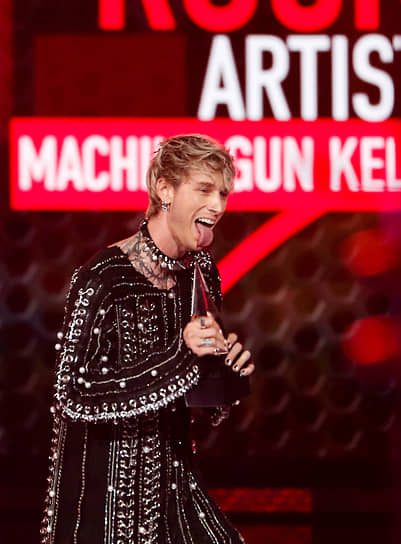 Певец Machine Gun Kelly получил награду в категории «Лучший рок-исполнитель»