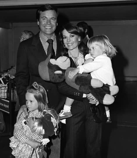 Роберт Вагнер и Натали Вуд с дочерьми Куртни (слева) и Наташей