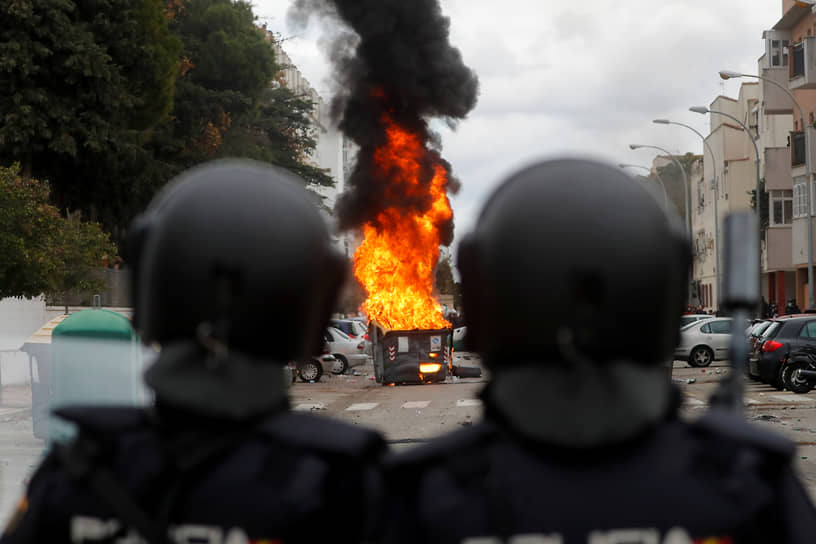 Пуэрто-Реаль, Испания. Уличные беспорядки во время бессрочной забастовки металлургов