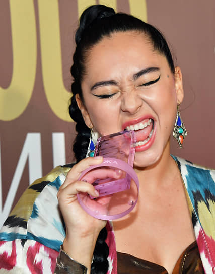 Певица Манижа во время церемонии вручения премии «Женщина года» по версии журнала Glamour