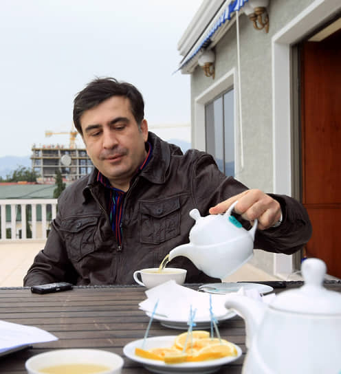 Президент Грузии Михаил Саакашвили во время интервью, 2010 год