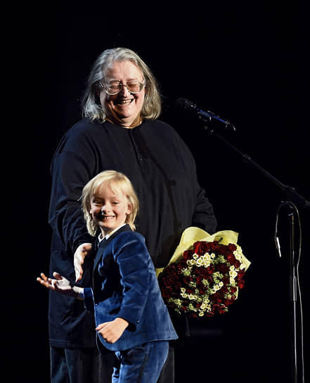 Александр Градский и его сын Александр во время концерта в Crocus City Hall, посвященного 70-летию артиста. 2019 год