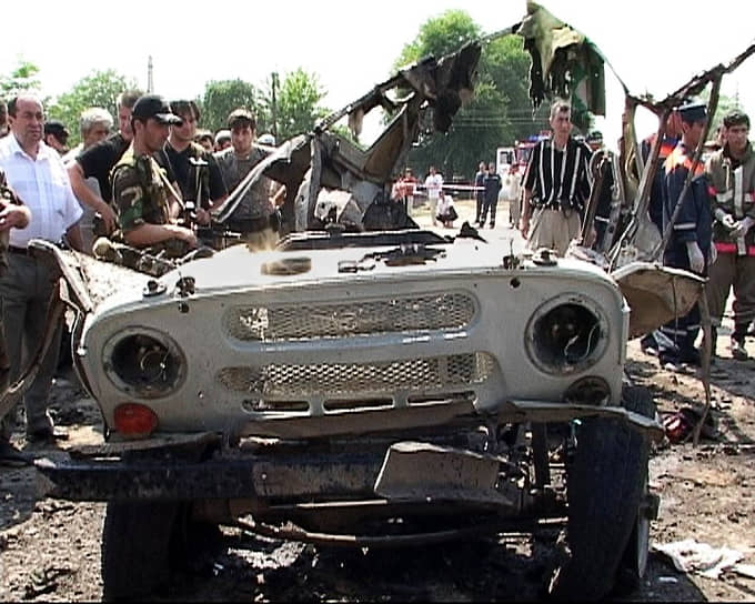 Взорванный в чеченском селении Знаменское автомобиль