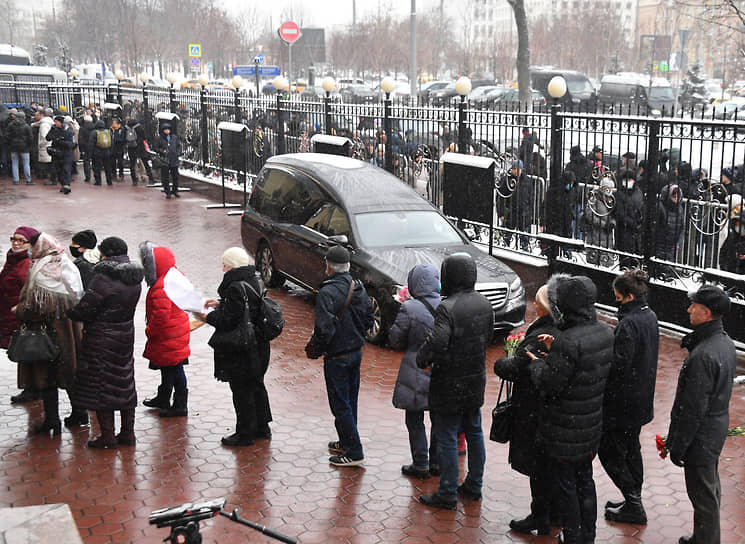 Гражданская панихида началась в 10:00 по московскому времени и закончилась около 12:40