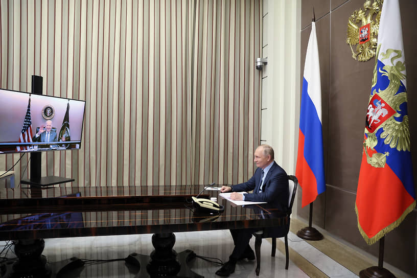 Президент России Владимир Пути во время видеосаммита