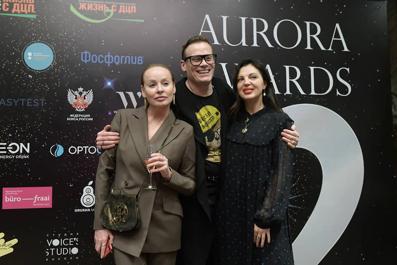 Актриса Жанна Эппле (слева) и модельер Алиса Толкачева на церемонии вручения благотворительной премии Aurora Awards в отеле «Ренессанс Монарх»