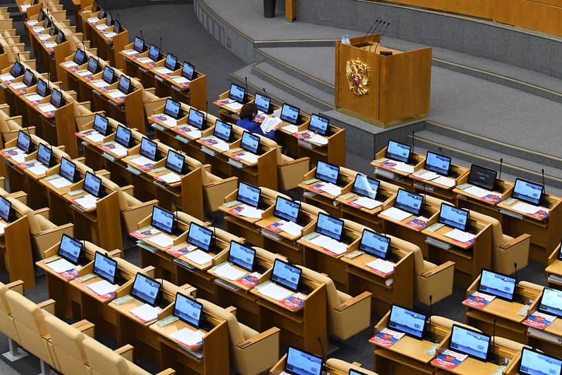 Приняли 143, оставили 1095