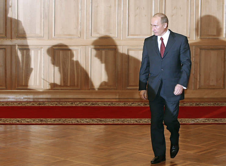 Президент России Владимир Путин на совещании о роли банковского сектора в решении задач социально-экономического развития регионов, 2005 год