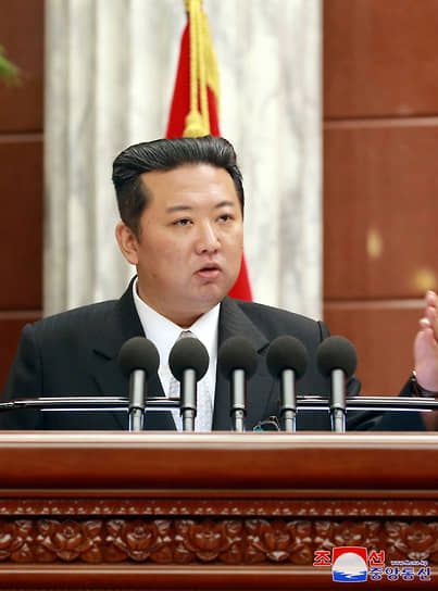 Лидер Северной Кореи Ким Чен Ын на пленарном собрании Трудовой партии Кореи 28 декабря 2021 года