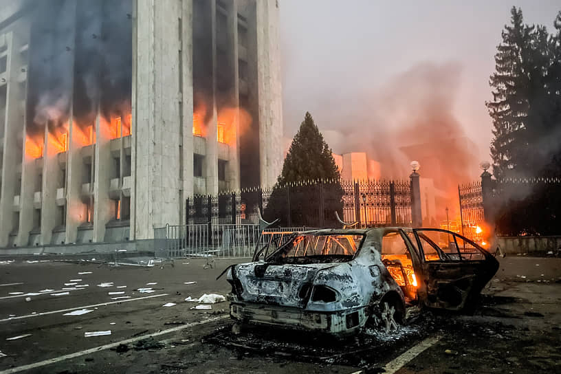 Горящее здание администрации Алматы