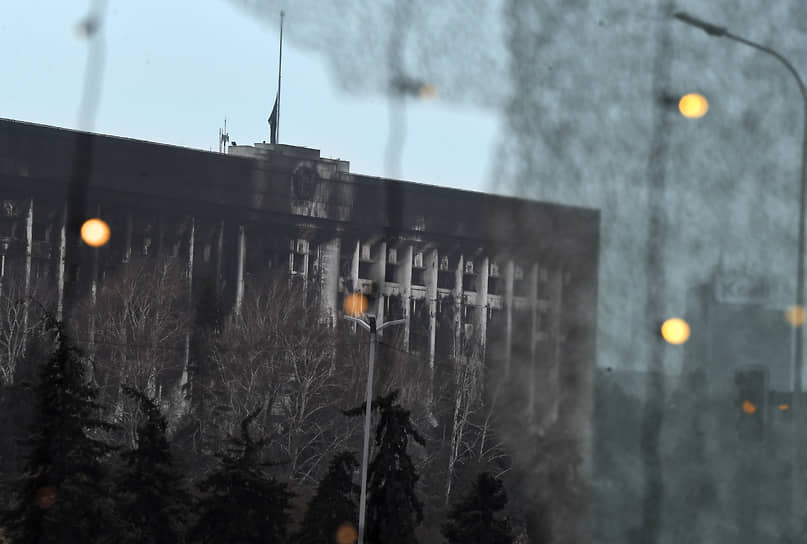 Сгоревшее здание администрации Алматы