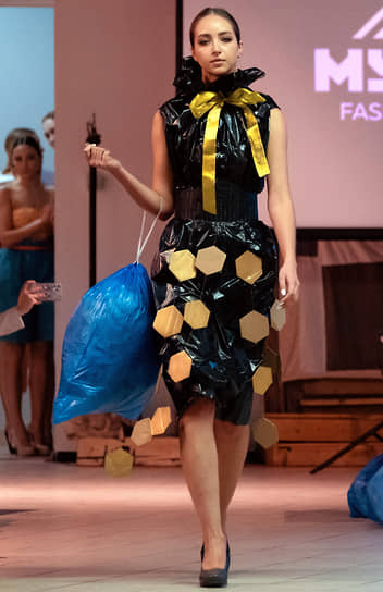 Дизайнер из Петербурга представила модную коллекцию из мусора