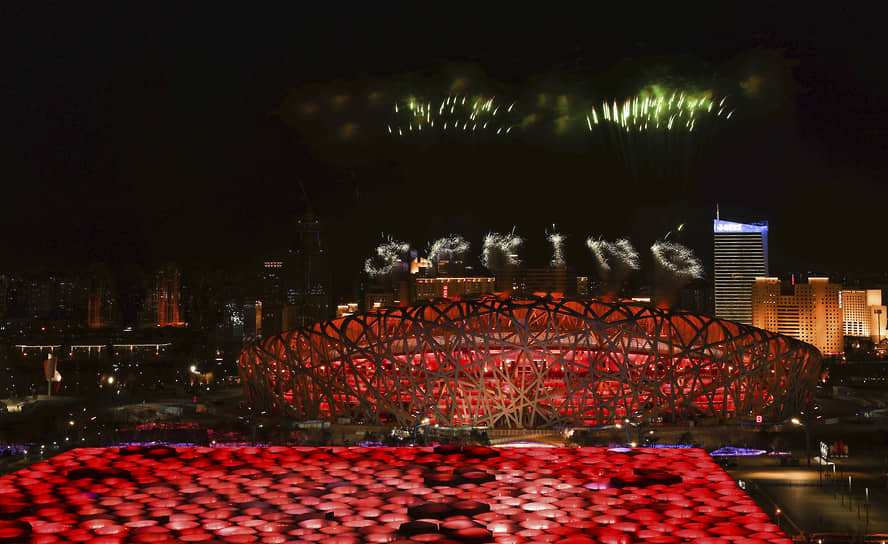 Фейерверк на церемонии открытия
