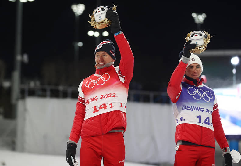 Бронза. Александр Большунов (слева) и Александр Терентьев. Лыжные  гонки