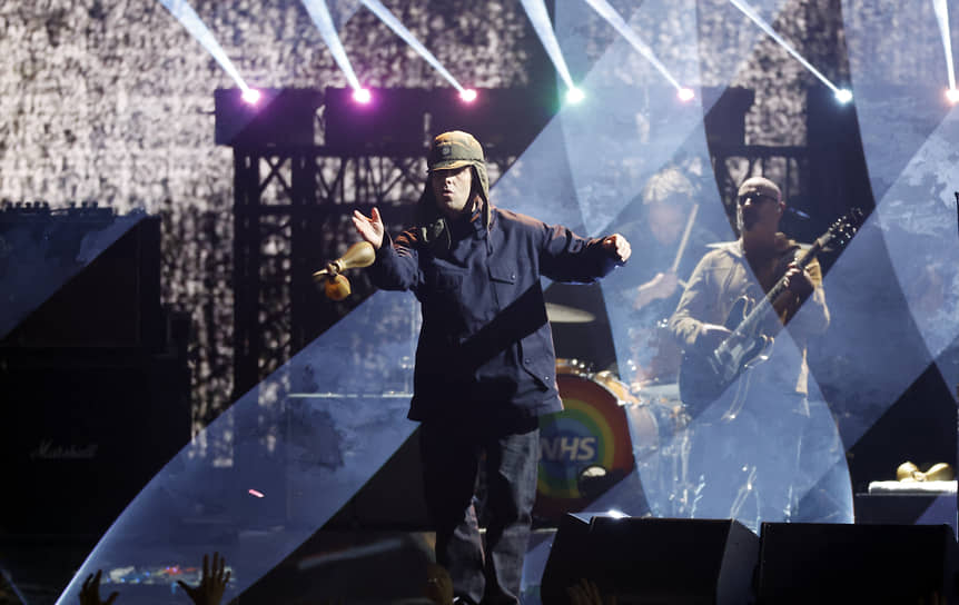 Бывший вокалист группы Oasis Лиам Галлахер выступает со своим новым синглом «Everything’s Electric»