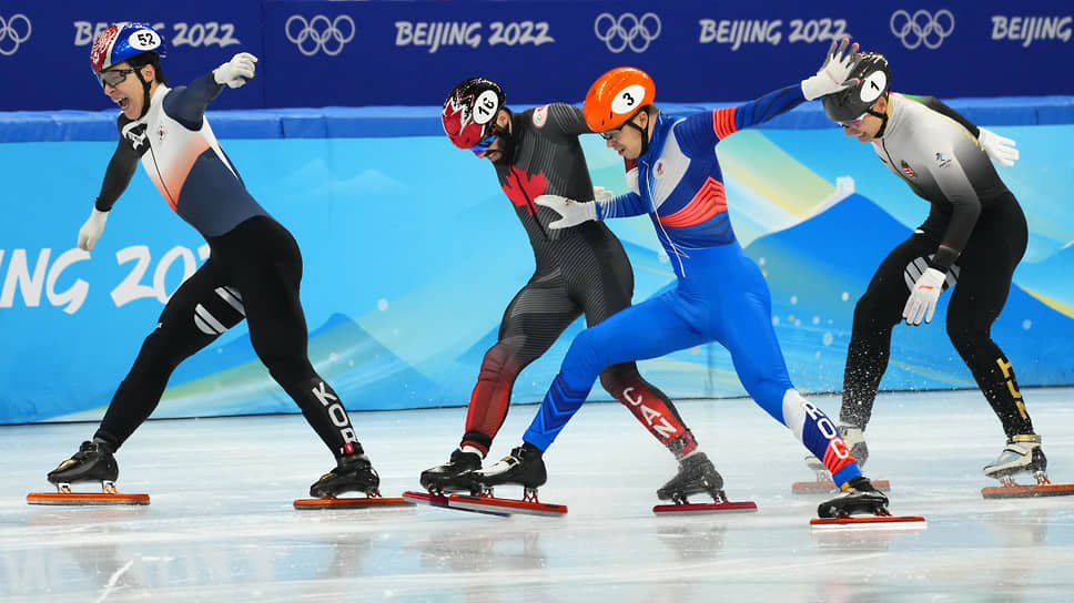 Конькобежцы Хван Дэ Хон (Южная Корея), Стивен Дюбуа (Канада), Семен Елистратов (Россия)